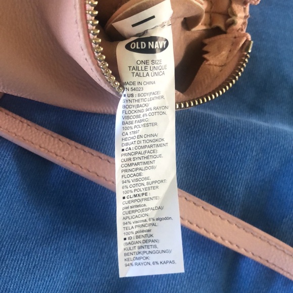 Crossbody pale pink 2 zippers snap center section NWOT never used - Picture 8 of 8